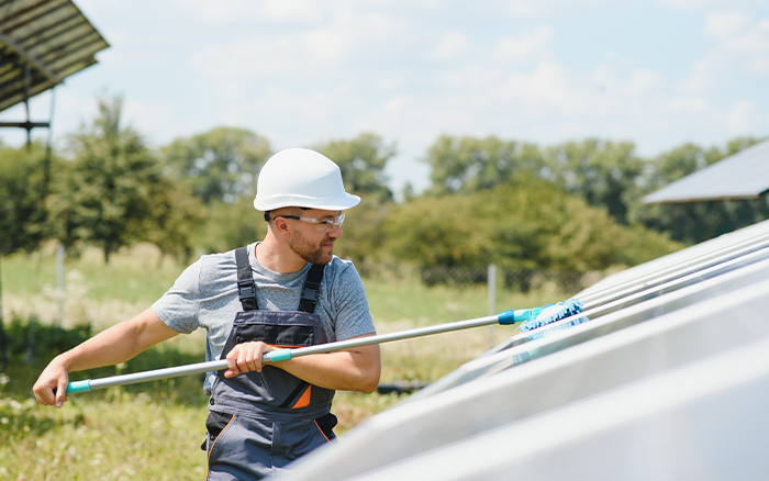 Step-by-Step Guide to Cleaning Roof Solar Panels